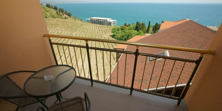  Номер с видом на море в Алуште  - балкон